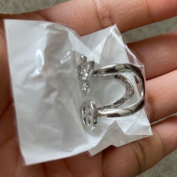 NWOT Unique Silver Pigeon & Peace Sign Bling Ring Size US 6 - Picture 8 of 8